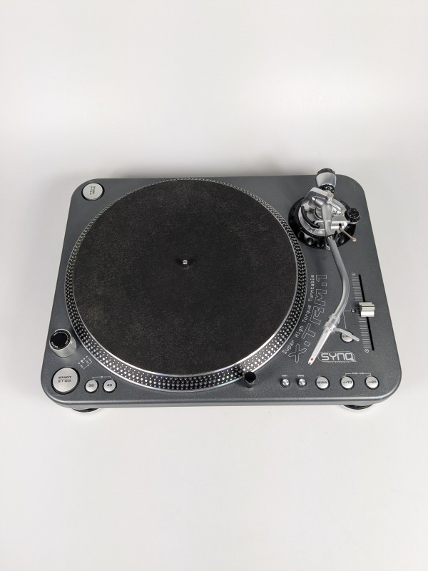Synq X-TRM-1 Dj draaitafel.