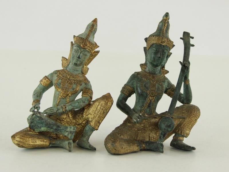 Beeldjes van Thaise tempel muzikanten