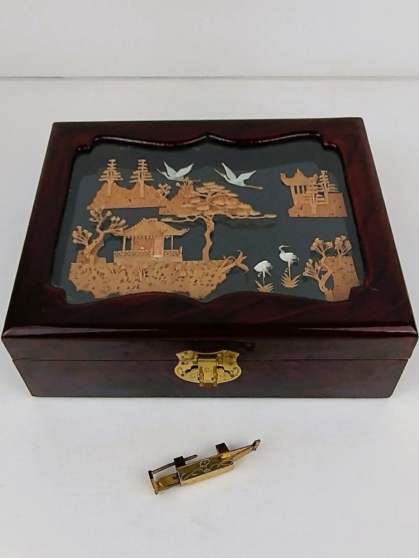 Sieradendoos met 4 kleine kistjes – handgemaakt in China, ca. eind 20e eeuw.