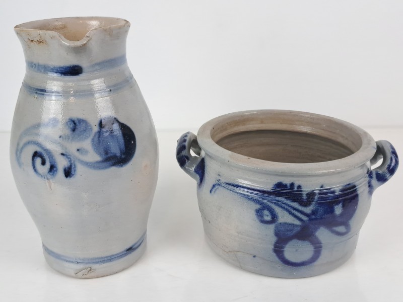 Westerwald steengoed kruiken 2 stuks, 19e eeuw;