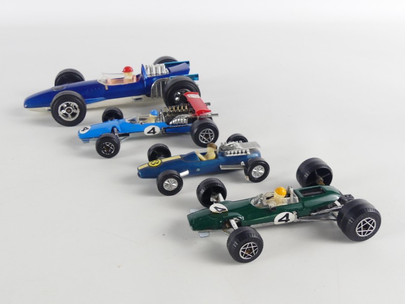 Set van vier vintage racewagens