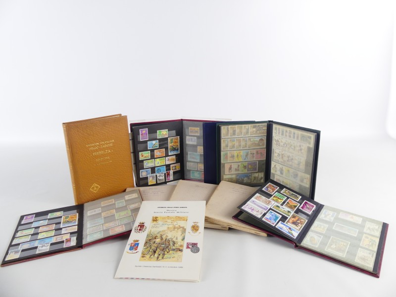 Lot van postzegels albums
