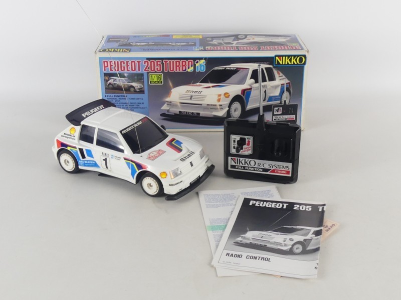 Bestuurbare miniatuur auto – Nikko Peugeot 205 Turbo 16