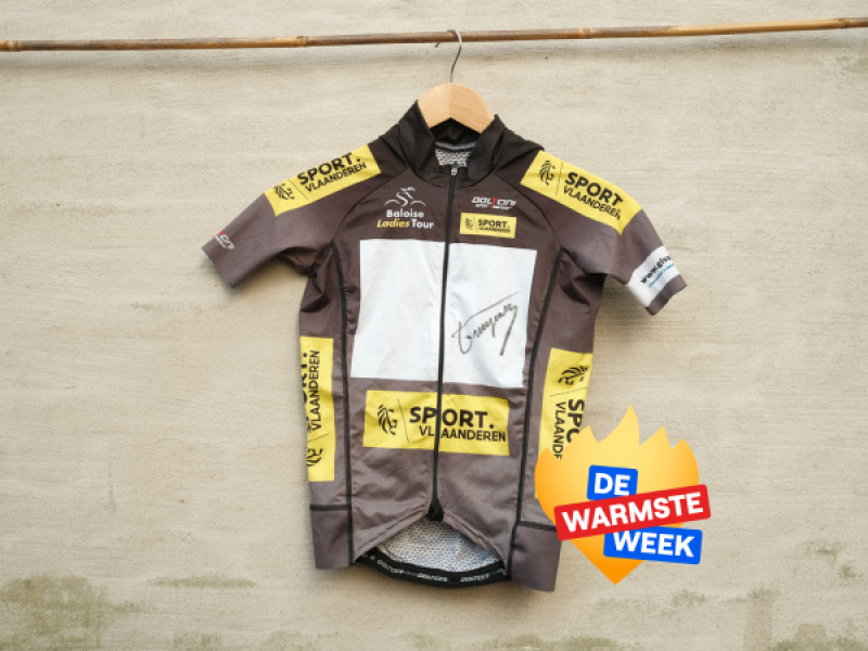 Dames koerstrui gesigneerd door Marthe Truyen