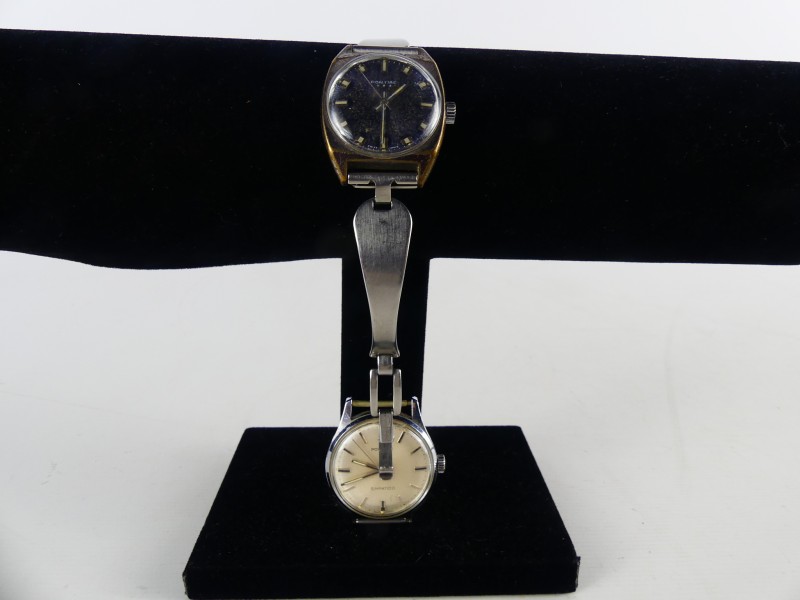 Twee vintage horloges gemerkt Pontiac