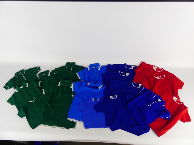 Lot van 18 wollen kinderpolo's in verschillende maten
