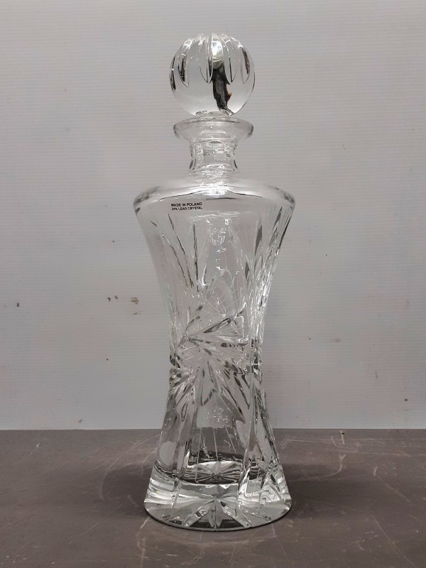 Sierlijke geslepen kristallen karaf met dop