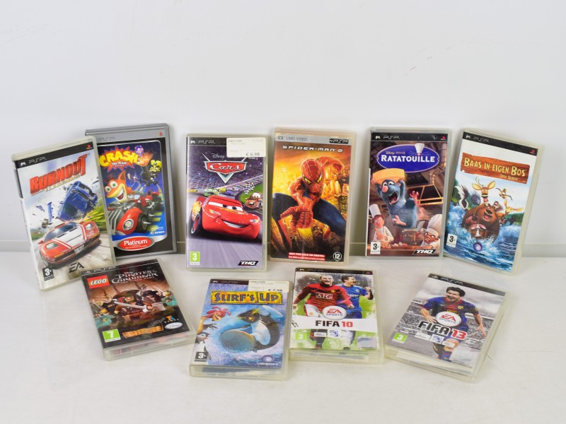Set van 10 PSP-games met originele hoesjes.