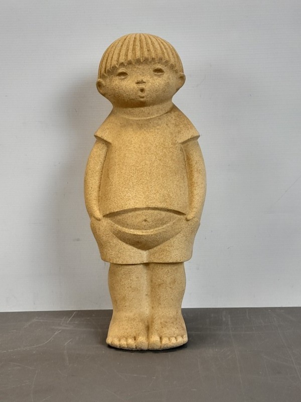 Vintage 'StoneArt' beeldje kind met buik | Registered Model Belgium