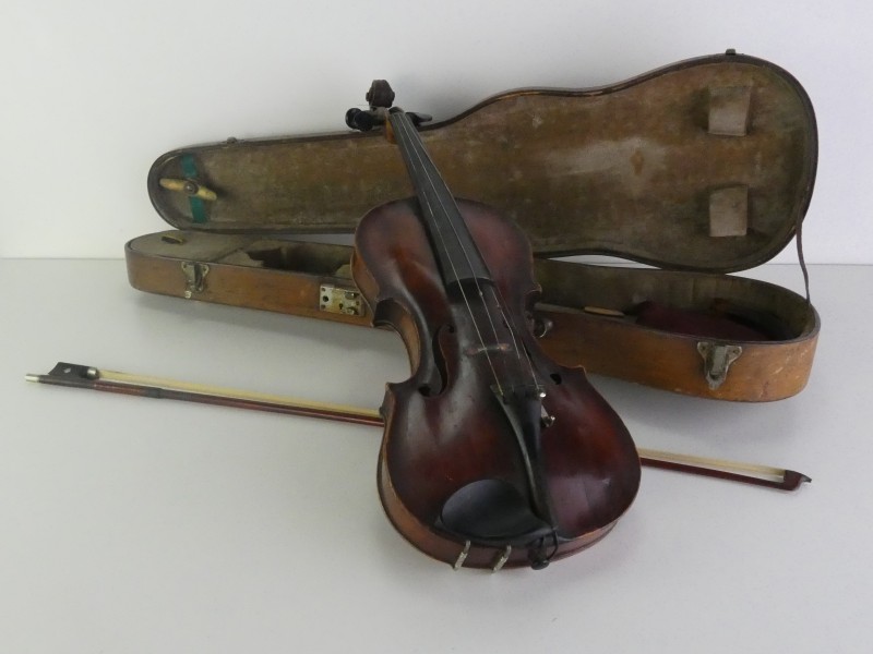 Oude 4/4 viool in originele houten kist
