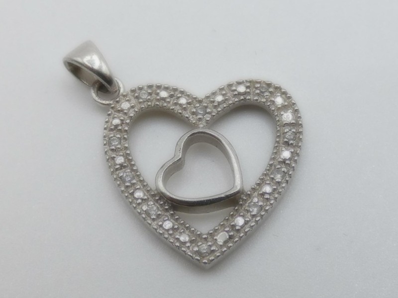 Hartvormige hanger met zirkonia