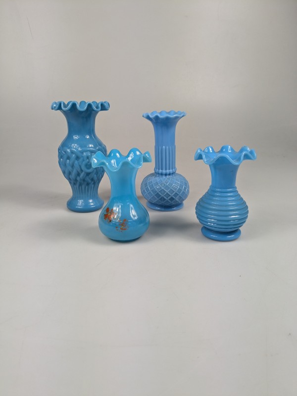 Set van 4 blauwe glazen vaasjes