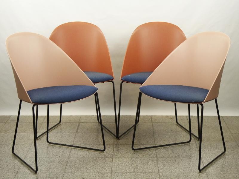Set van 4 Cila Stoelen model 2209 Ontworpen door Lievore Altherr Producent Arper