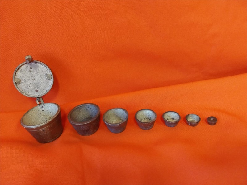 Antieke apothekersgewichtset, 19e-eeuwse, “Nuremberg Redsmiths”