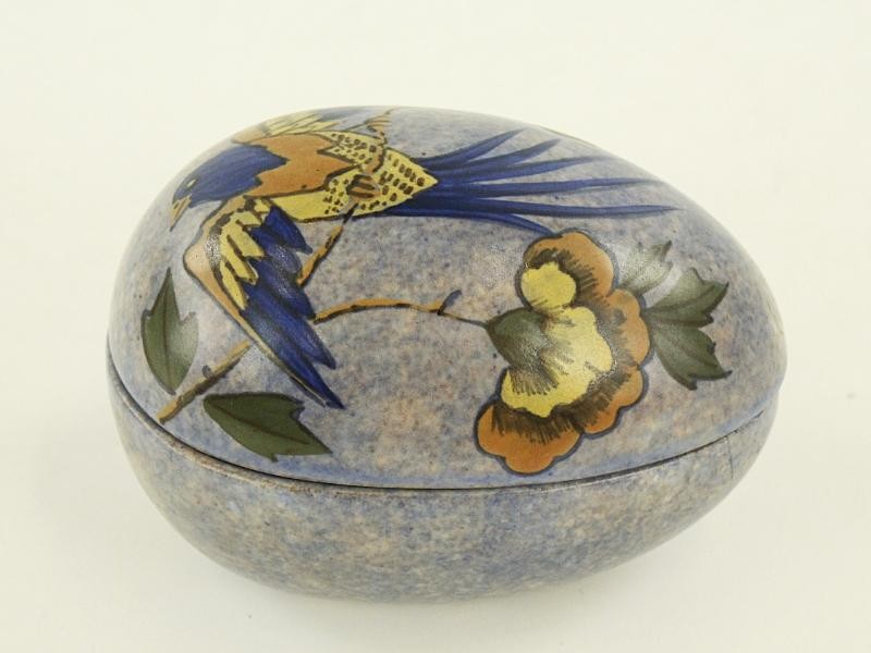 Gedecoreerd ei uit keramiek - Antoine Dubois (1869-1949)