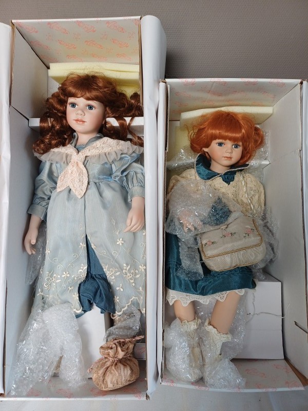 Set porseleinen poppen in originele doos