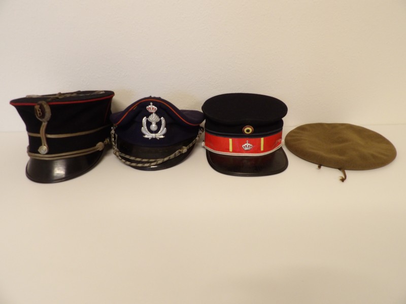 4 Vintage hoofddeksels
