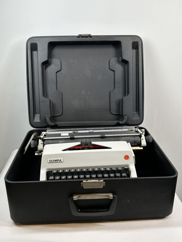 Olympia Monica Vintage Typemachine