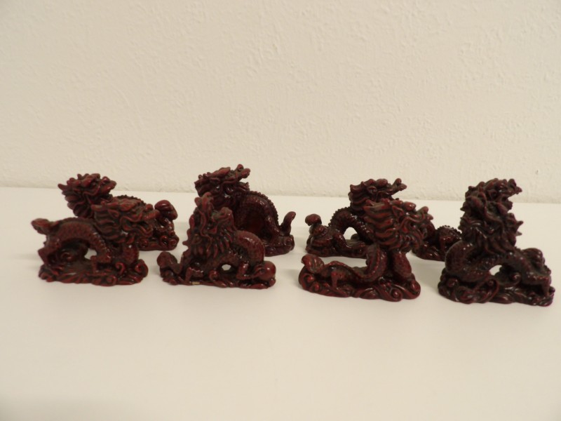8 kleine Chinese draken beeldjes
