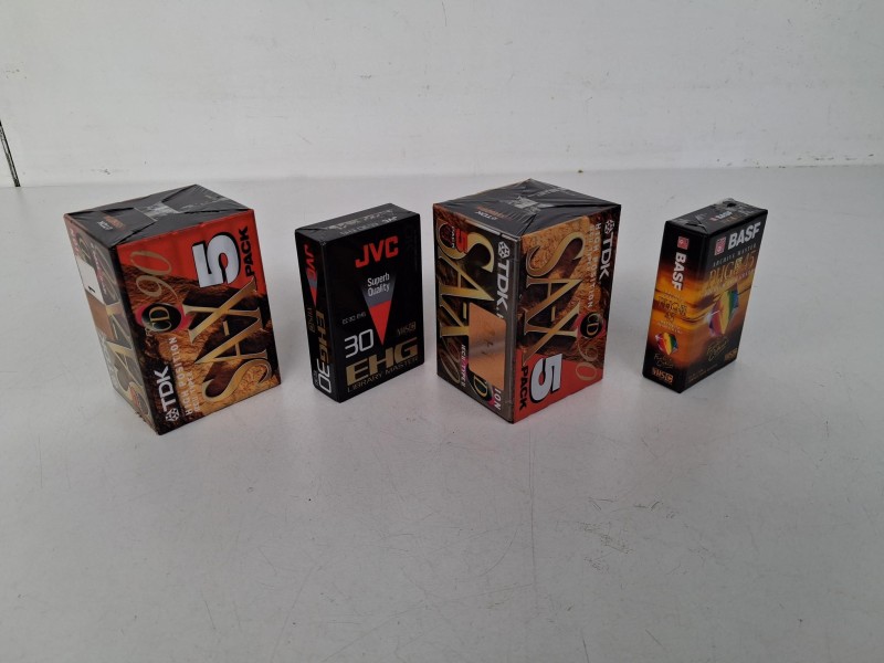 vintage cassettebandjes en camcordertapes