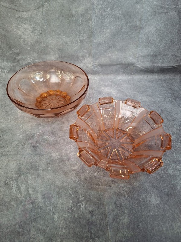 Set van 2 rosaline Art Deco persglas schalen - Jaren ’30/’40