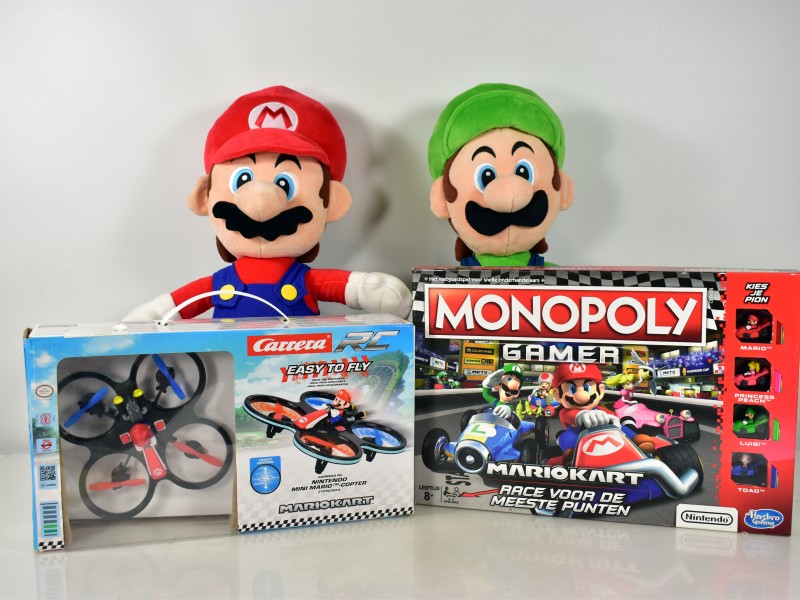 Super Mario set met knuffels, RC drone en Monopoly Gamer Mario Kart.
