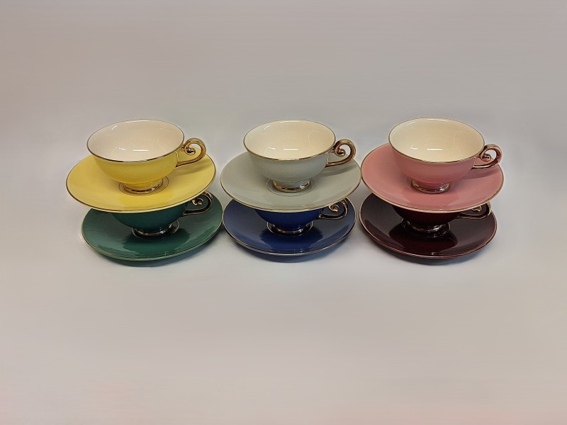 Vintage Porseleinen kopjes en schotels Gouda