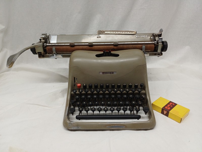 Olivetti Lexicon 80 typemachine