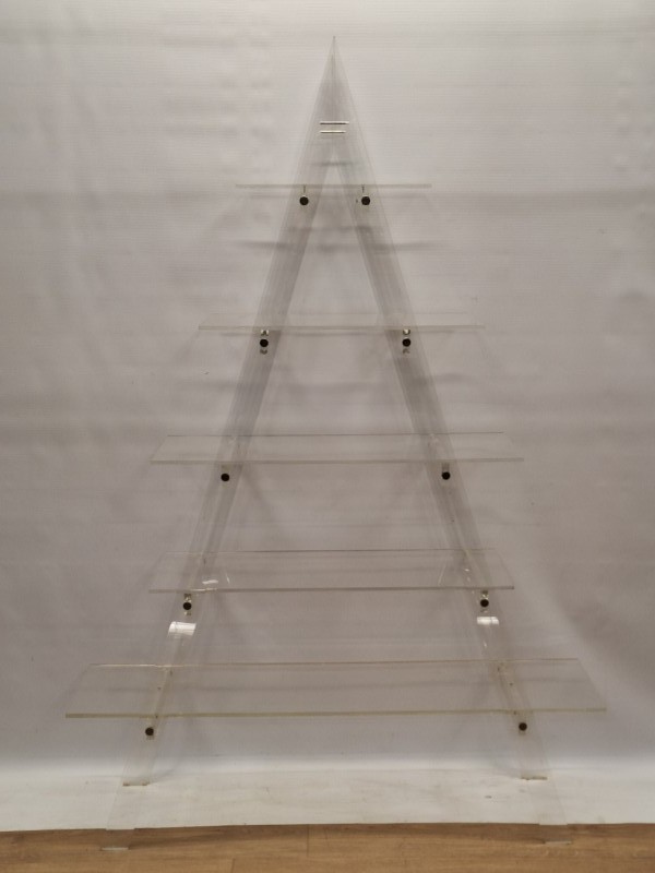 Transparant acryl ladderrek / piramiderek - Space Age displaykast in plexiglas