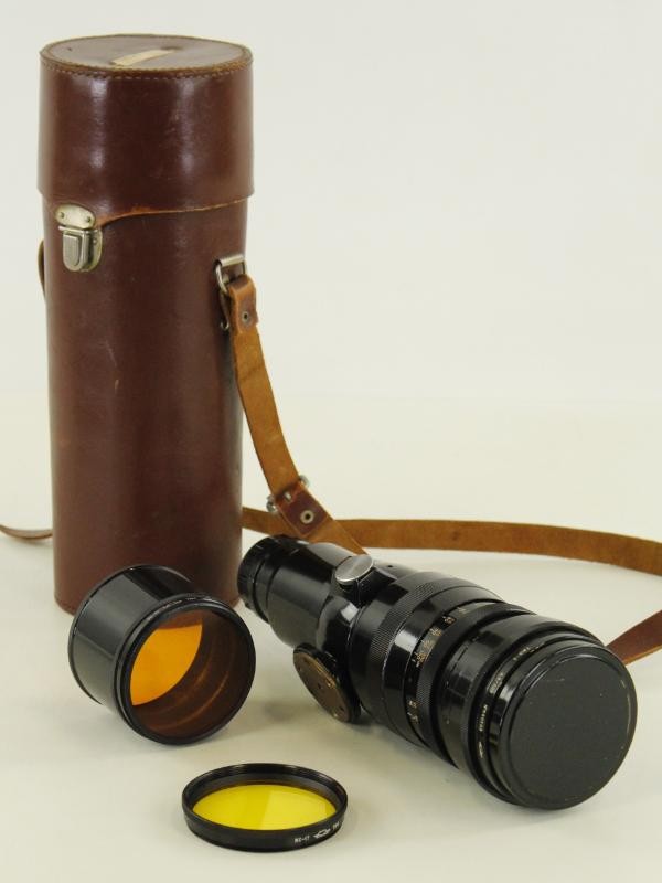 Russische TAIR-3 telelens 4.5/300 mm - met originele lederen koker en filters
