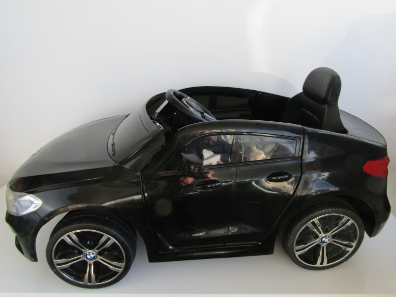Kinderauto: BMW 6 GT + Afstandsbediening