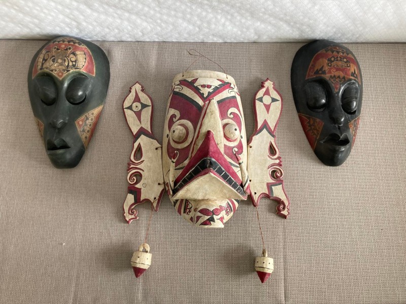 3 houten Oosterse etnische maskers