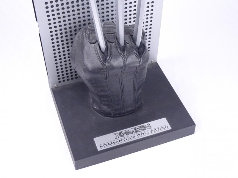 Marvel X-Men Adamantium Collection gadget.