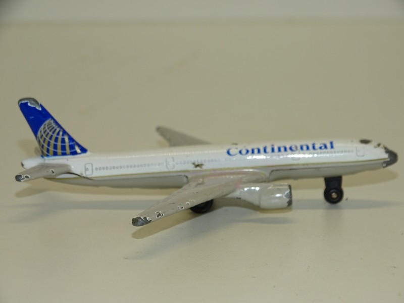 Matchbox: Boeing Continental 777, 2005